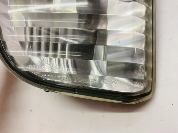 OEM MIGACZ KIERUNKOWSKAZ PRAWY TOYOTA RAV4 01-03 image 3