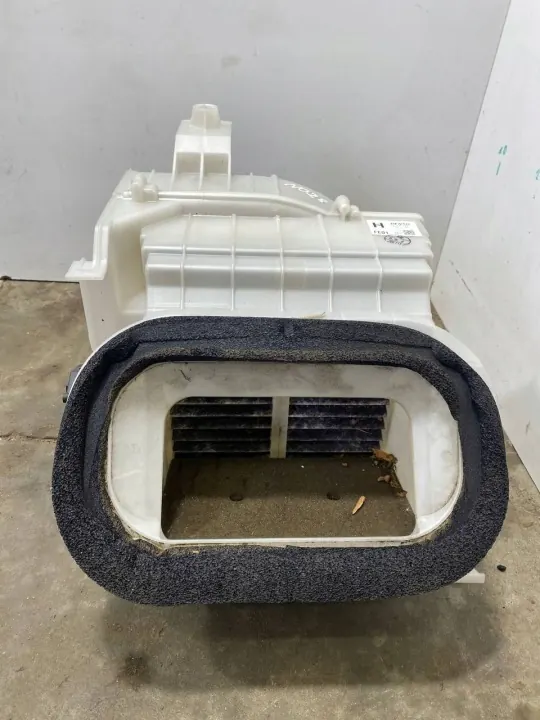 Aston Martin Vantage puhallinkotelon kotelo OEM 4432103763 image 4