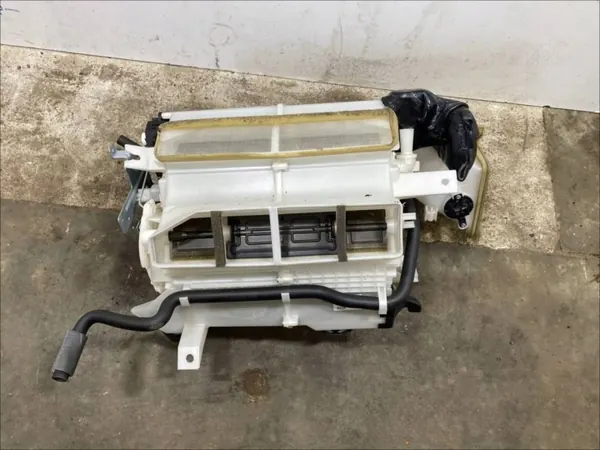 Aston Martin Vantage puhallinkotelon kotelo OEM 4432103763 image 8