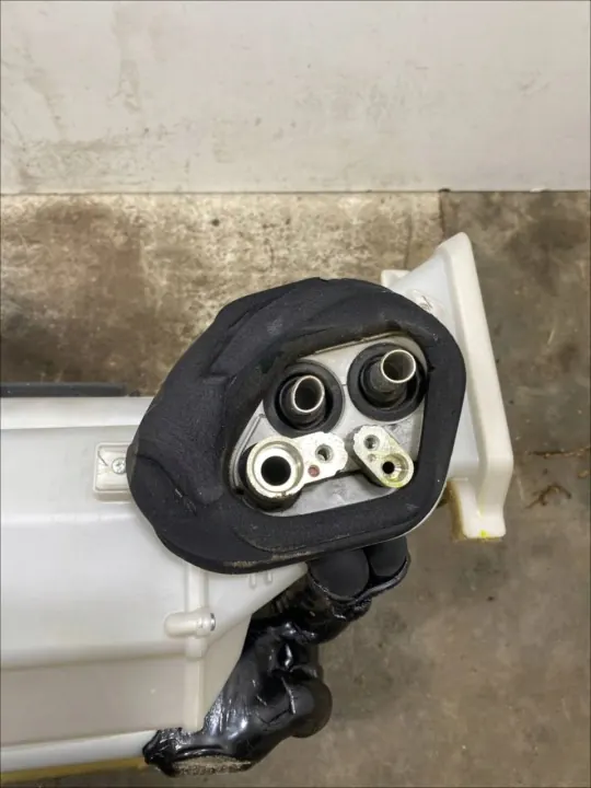 Aston Martin Vantage puhallinkotelon kotelo OEM 4432103763 image 9
