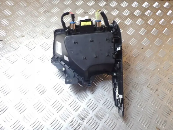 Prise USB Kia Sportage OEM 84680F1010WK Console image 3