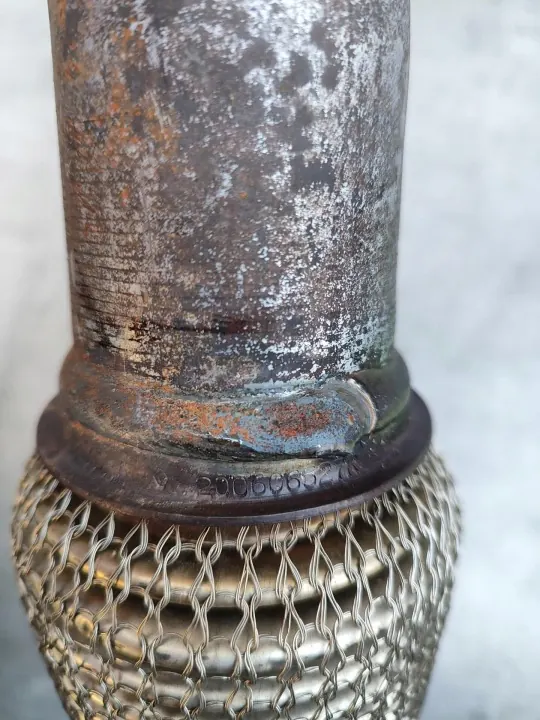 Colector de escape Nissan OE OEM 2203985 - Usado image 3