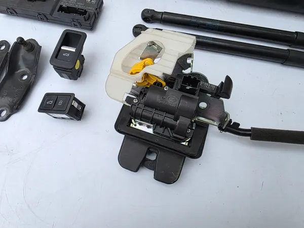 Elektriskt bakluckeset Audi Q5 80A FY image 4