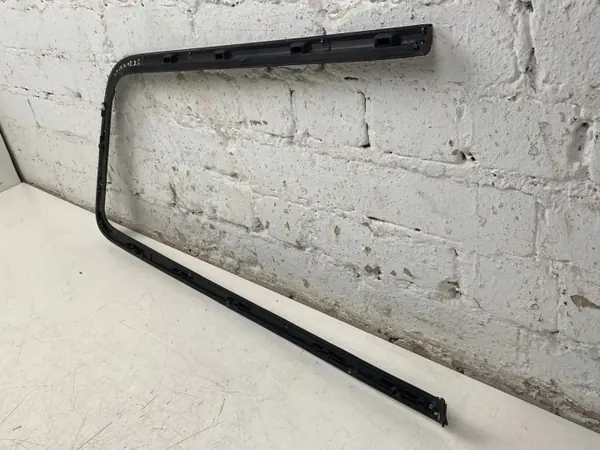 Moulure vitre arrière Chrysler Pacifica OEM 68227296AD image 10