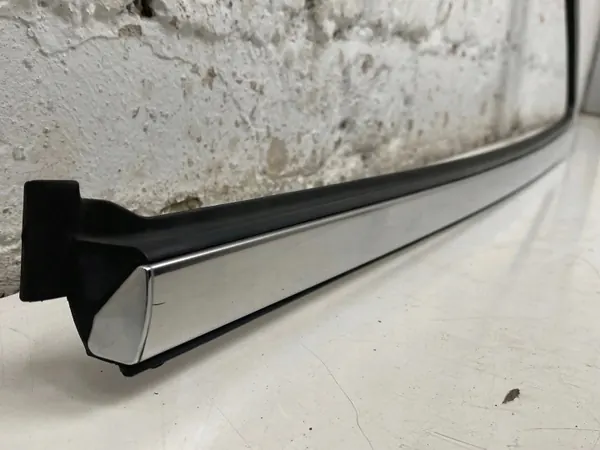 Moulure vitre arrière Chrysler Pacifica OEM 68227296AD image 4