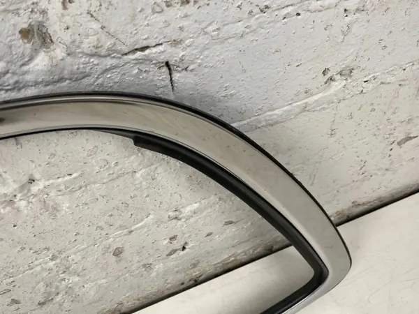 Moulure vitre arrière Chrysler Pacifica OEM 68227296AD image 6