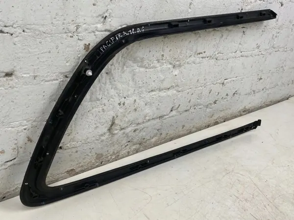 Moulure vitre arrière Chrysler Pacifica OEM 68227296AD image 9