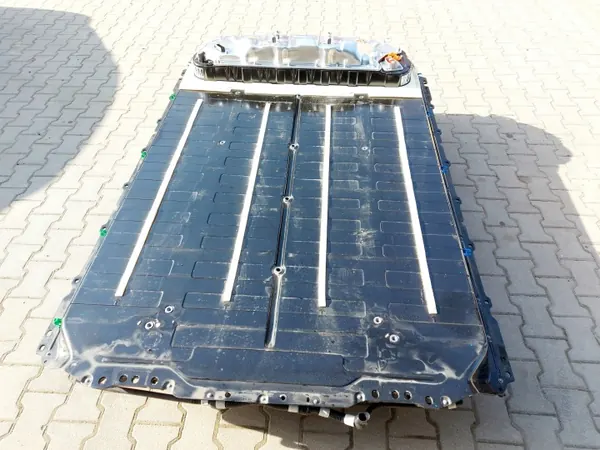Tesla OEM 1700012-00-D Batterie 82 kWh 220 Ah Gebraucht image 4