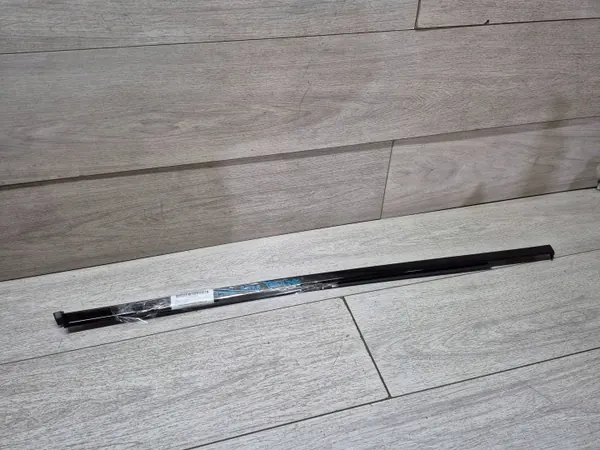 Porsche Macan Dörrtätning OEM 95B839120B Höger Bak image 2