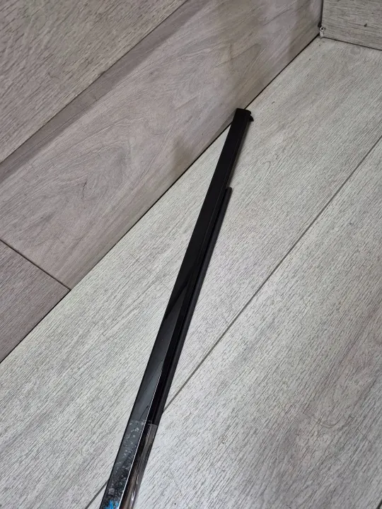Porsche Macan Dörrtätning OEM 95B839120B Höger Bak image 4