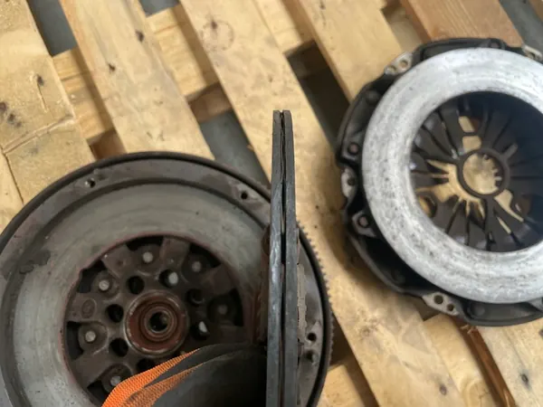 Kaksoismassavoltti Mercedes Sprinter W906 2.2 CDI image 10