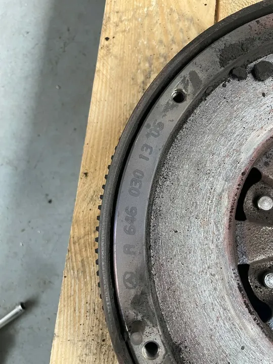 Kaksoismassavoltti Mercedes Sprinter W906 2.2 CDI image 7