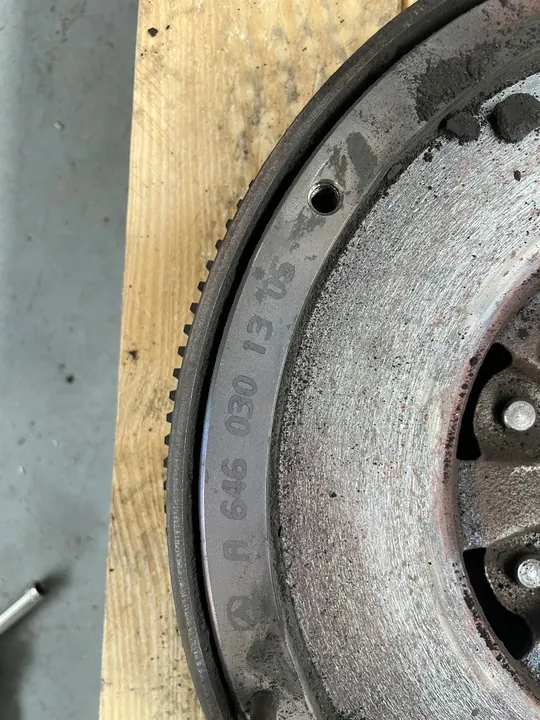 Kaksoismassavoltti Mercedes Sprinter W906 2.2 CDI image 8