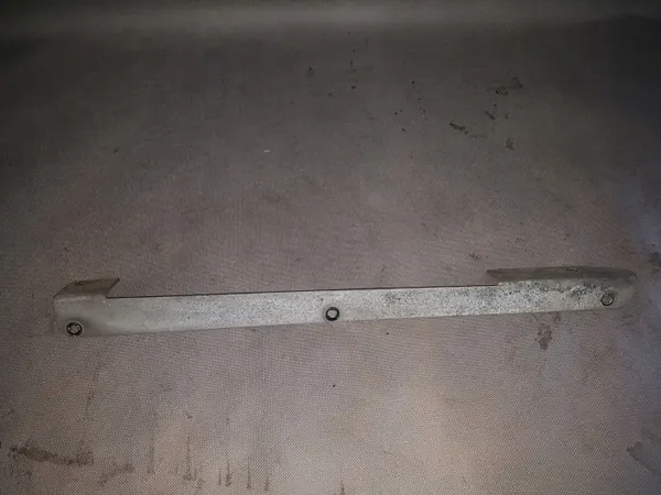 Plaque de fixation DAF OEM pour aileron de cabine - côté droit image 2