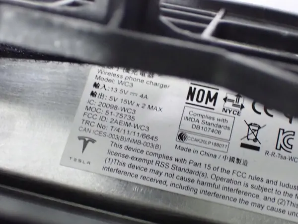 Tunnel d'accoudoir OEM 1766801-00-A Tesla Model Y image 10