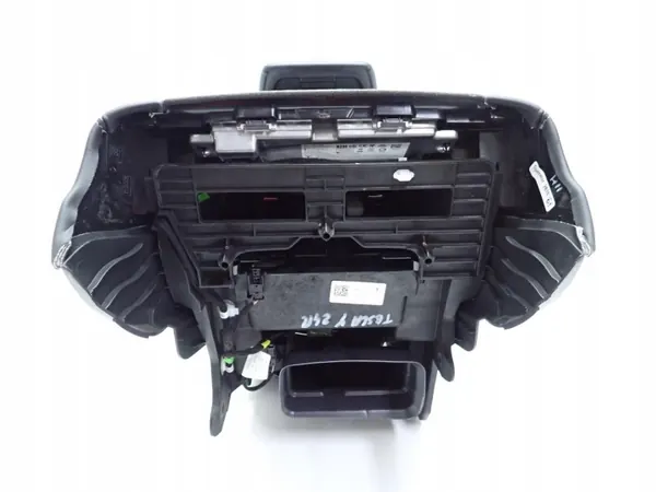 Tunnel d'accoudoir OEM 1766801-00-A Tesla Model Y image 4
