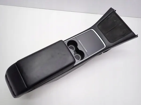Tunnel d'accoudoir OEM 1766801-00-A Tesla Model Y image 5