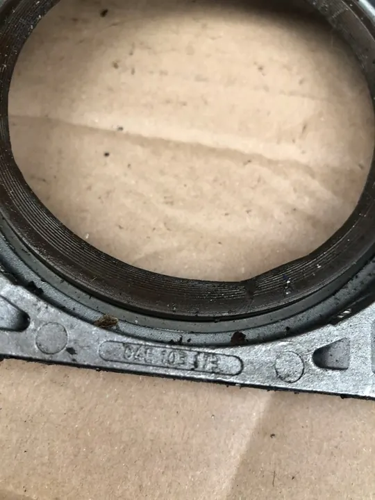 Tiivistekansi AUDI SEAT SKODA VW 04E103173 image 2