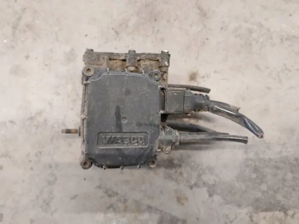Válvula EBS Wabco usada OEM A0014311213 4802040300 image 4