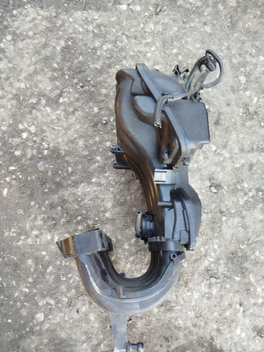 VW Golf V 1.6 BSE insugsgrenrör OEM 06A133185KR image 4