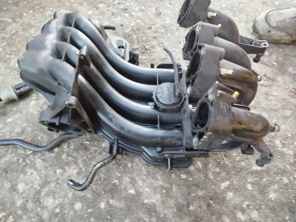 VW Golf V 1.6 BSE insugsgrenrör OEM 06A133185KR image 7