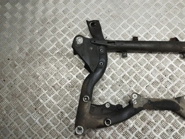 Mercedes-Benz C W204 Voorste hulpframe OEM AMD85507 image 4
