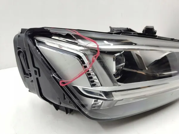 AUDI Q2 Faro Derecho 81A941774D OEM image 2