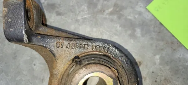 MAN Stabilisatorlenker Halterung OEM 2548875545 image 3