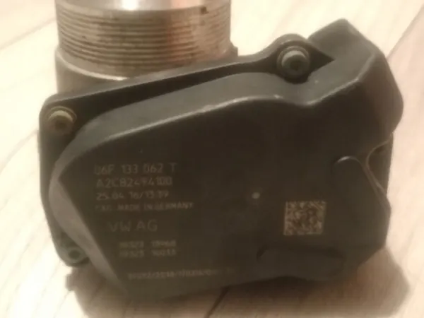 Corps de papillon OEM 06F133062T pour Audi TT VW Golf VI image 3