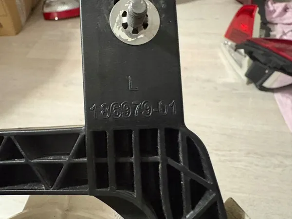 Farol de nevoeiro halogéneo dianteiro esquerdo DAF XF 106 Euro 6 OEM image 3
