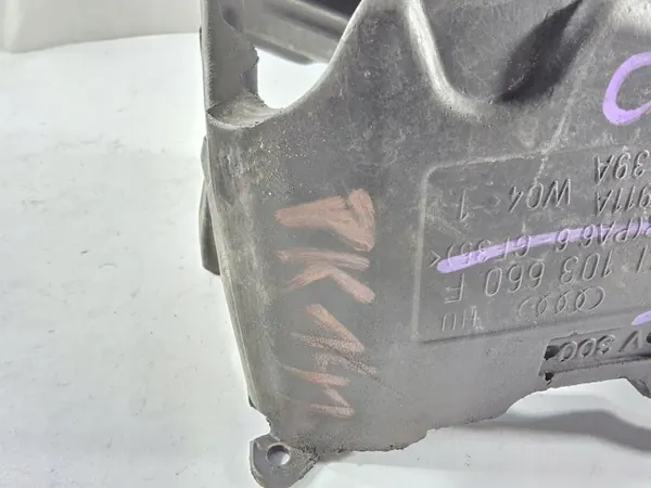 Couvercle de carter d'huile Audi OE OEM 04L103660F - Occasion image 3