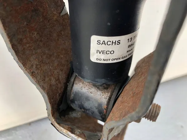 OEM 99438144 Hinterer Stoßdämpfer für Iveco Eurocargo image 6
