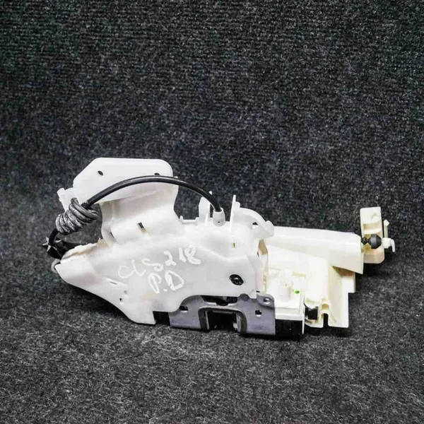 Höger framdörrslås MERCEDES-BENZ CLS (C218) A2047203035 image 2