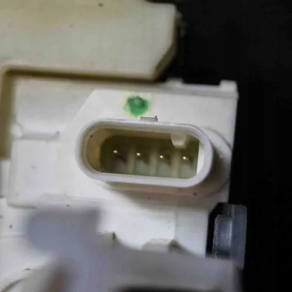 Höger framdörrslås MERCEDES-BENZ CLS (C218) A2047203035 image 3