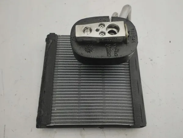 Núcleo de calefacción Audi A1 2023 OEM 2Q2816103A - Usado image 2