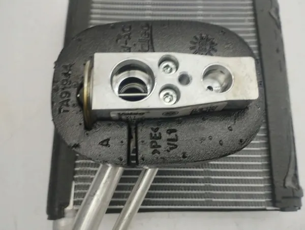 Núcleo de calefacción Audi A1 2023 OEM 2Q2816103A - Usado image 6