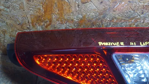 Luz Trasera Derecha Peugeot Partner Berlingo II Lift image 5
