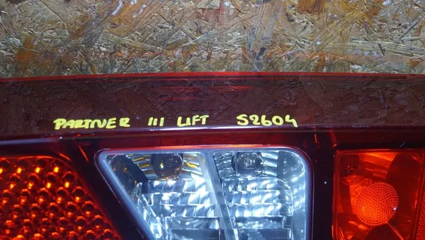 Luz Trasera Derecha Peugeot Partner Berlingo II Lift image 6