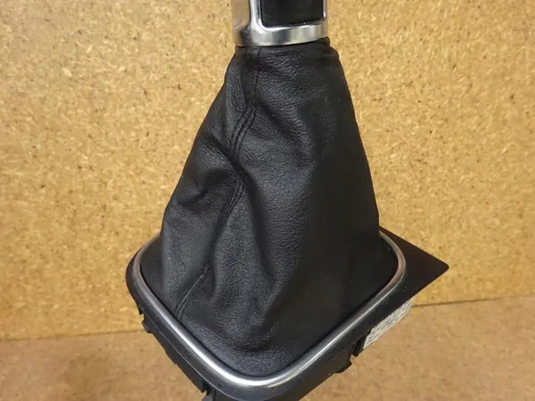 VW GOLF V R32 Växelspak Knopp Set 1K0711113BE image 6