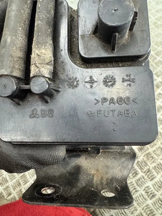 OEM-hiilifiltteri Mitsubishi Pajero III 3.5 B:lle image 3