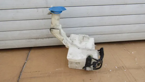 VW PASSAT B7 spolarvätsketank OEM image 2