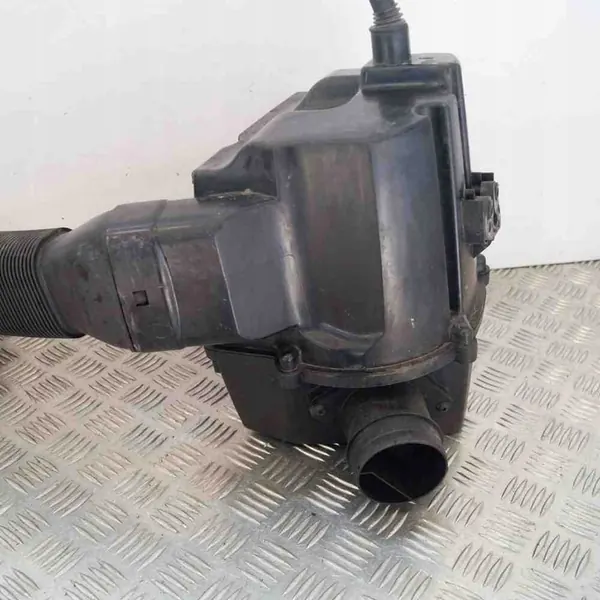 Ilmansuodatin kotelo VW Polo (6R, 6C) OEM 6R0129601G image 5