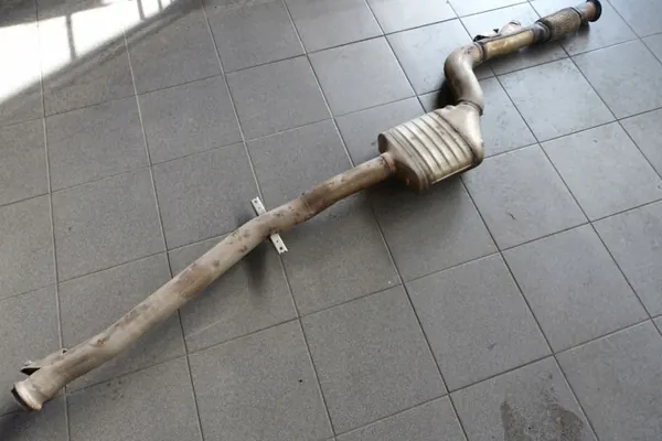 Mercedes W205 Silenciador Central OEM 2054900614 2.2 CDI image 2