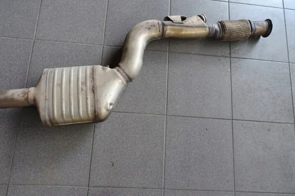 Mercedes W205 Silenciador Central OEM 2054900614 2.2 CDI image 3