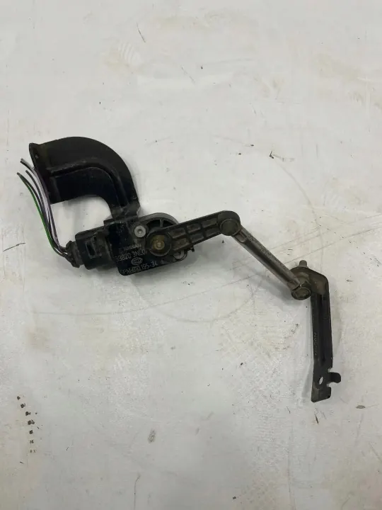 Nissan ajovalosäätömoottori OEM 538203NL0A image 2