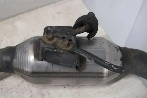 FUTABA OEM Vaimennin Toyotalle 2.0L Diesel 2016 image 3