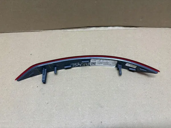 Reflector parachoques trasero Ford Mustang Mach-E OEM LJ8B-13B414-A image 4