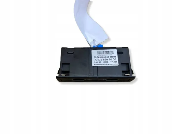 Enchufe USB Mercedes-Benz OEM A1728202000 - Usado image 4