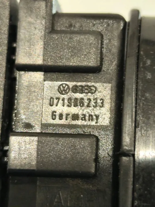 Volkswagen Golf II 1990 ECU Module 211905351A image 4