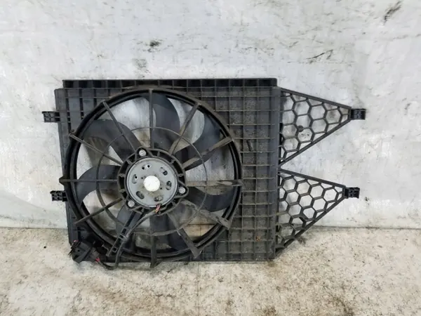 Radiatorventilator Skoda OE 6R0121207A voor Roomster 1.6 TDI image 2
